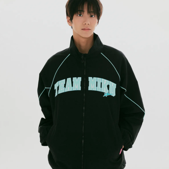 스파오 하츠네 미쿠 윈드브레이커XL 바람막이 팝니다.