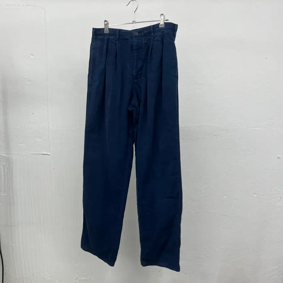 [31.5] C.P COMPANY TWO-TUCK PANTS