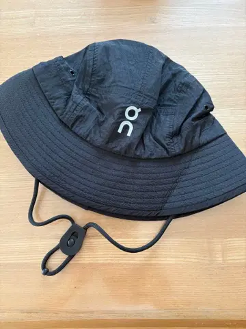 On 온 버킷햇 블랙