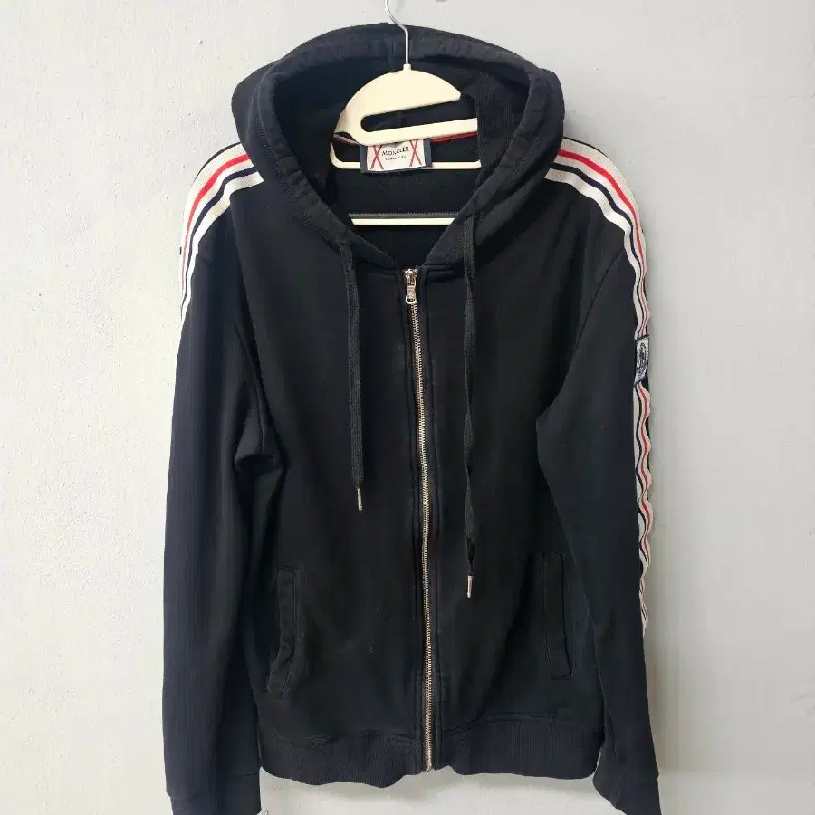 몽클레어 트랙탑 후드 집업 블랙
