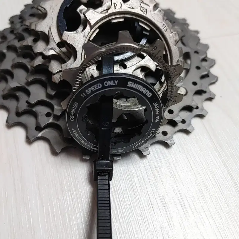 컨디션좋음) 듀라에이스 CS-R9100 11단 로드자전거 스프라켓 11-30t 팝니다.( 택포 14만)