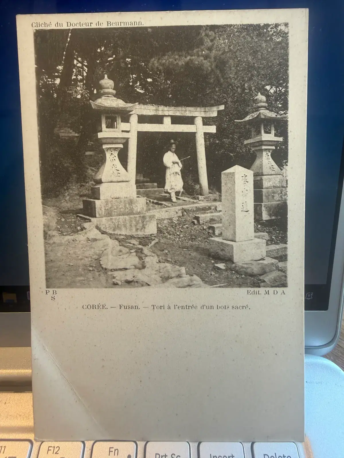 1918년 - 부산 신사 토리이와 조선인 - 프랑스 의사 아카이브