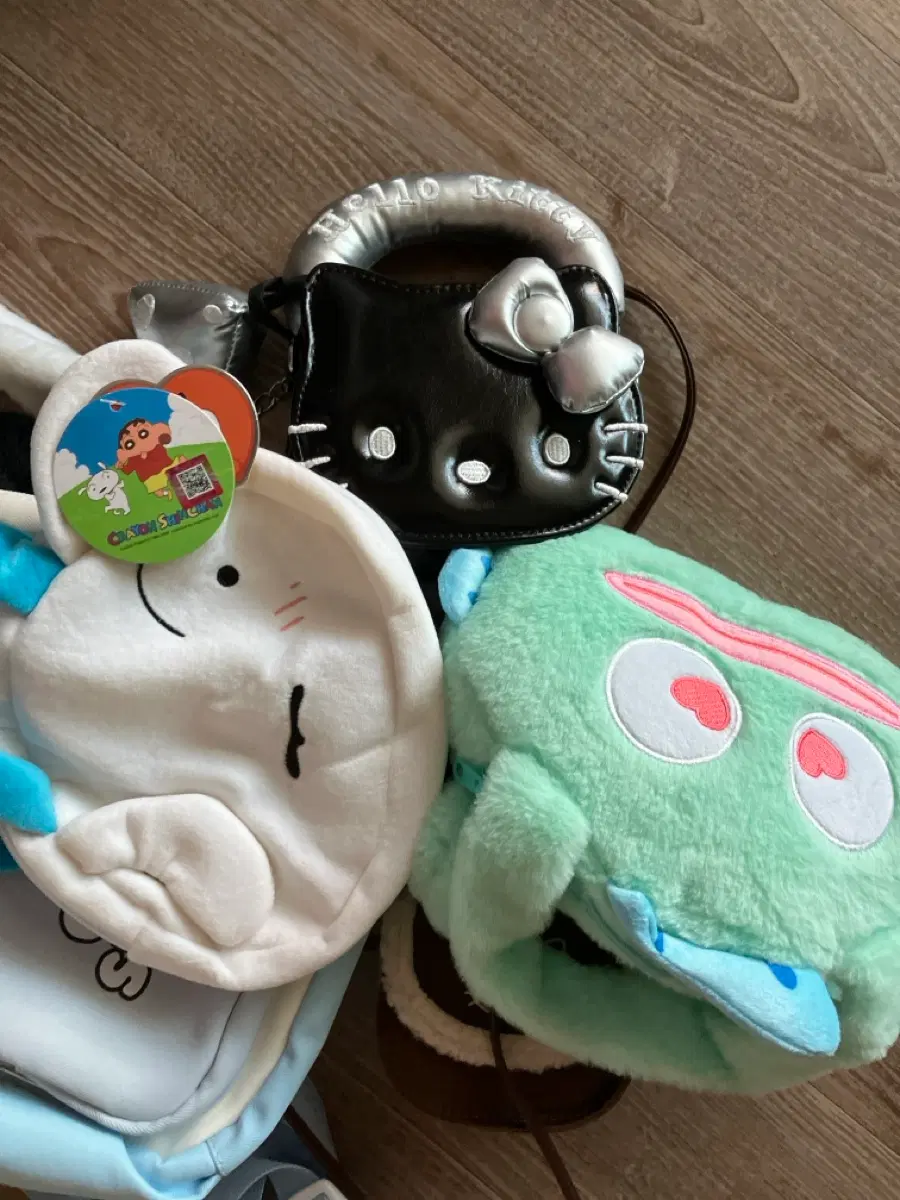 산리오 짱구 키티 미피 스폰지밥 루피 등 가방 인형