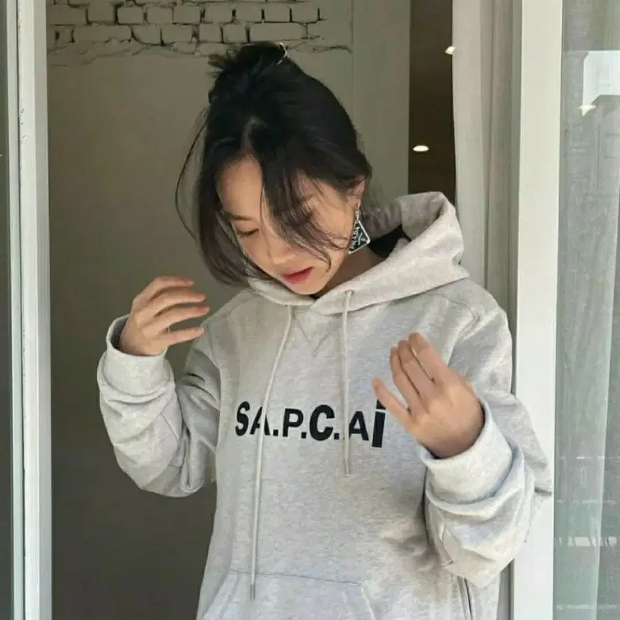 아페쎄 사카이 후드티 (55-66) 손나은 후드티