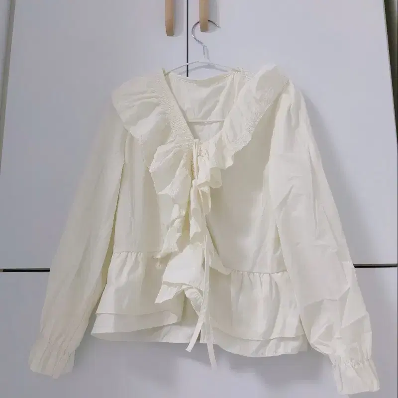 블라우스 아이보리 프릴 여성 의류