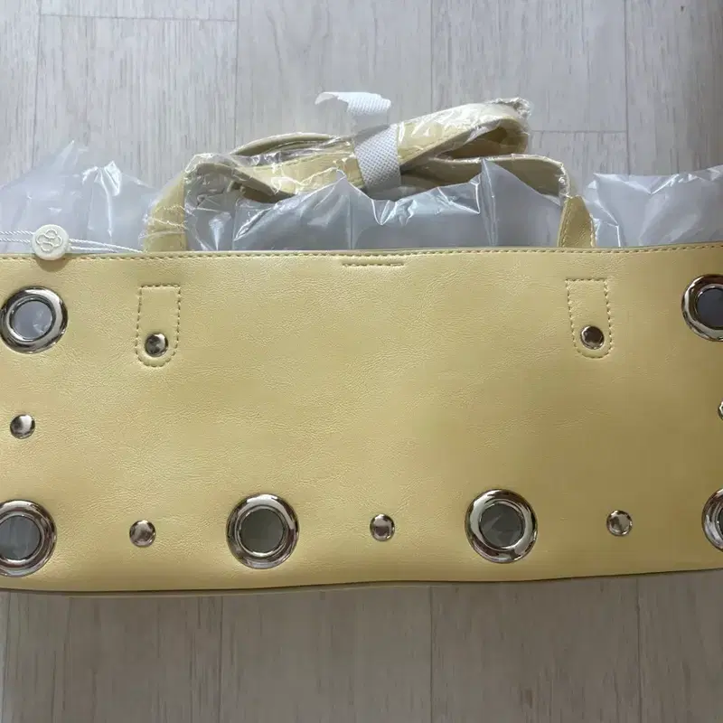 히어리 레더 미니백 Haze Eyelet Leather Mini Bag Yellow