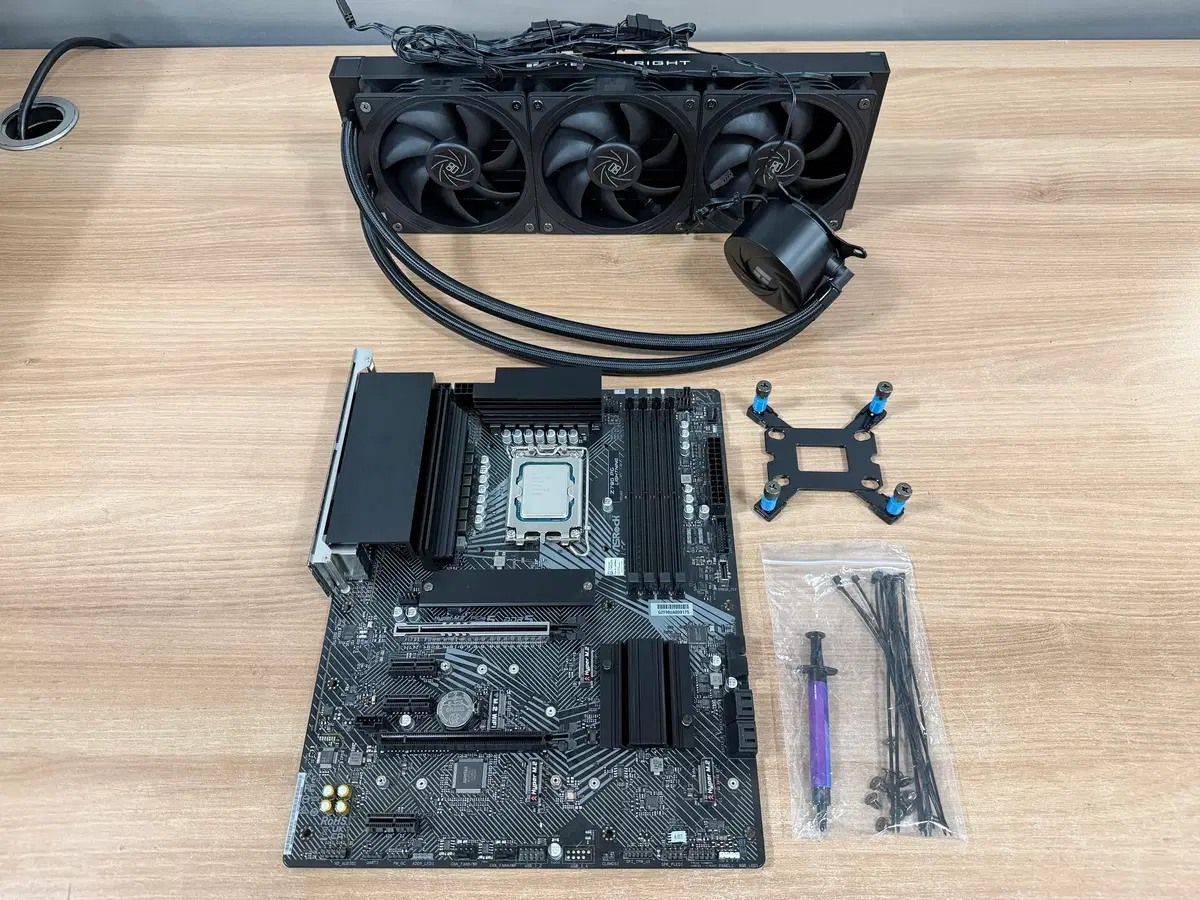 i7-13700+Z790 PG Lightning D5+수냉쿨러 (CPU+메인보드)