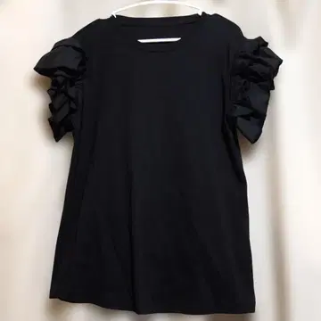 세존 드 파피용 프릴 소매 티셔츠 블랙
