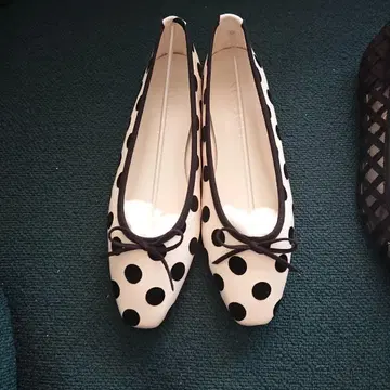 루탈론 새상품 25.0cm 도트 무늬 플랫슈즈 발레 슈즈