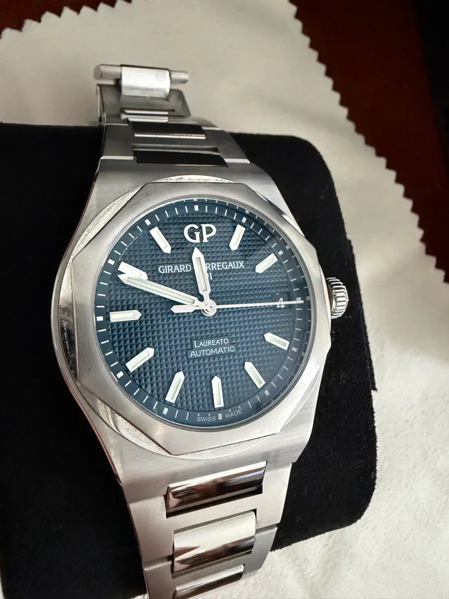 지라드 페라고 로레아토 42mm 청판