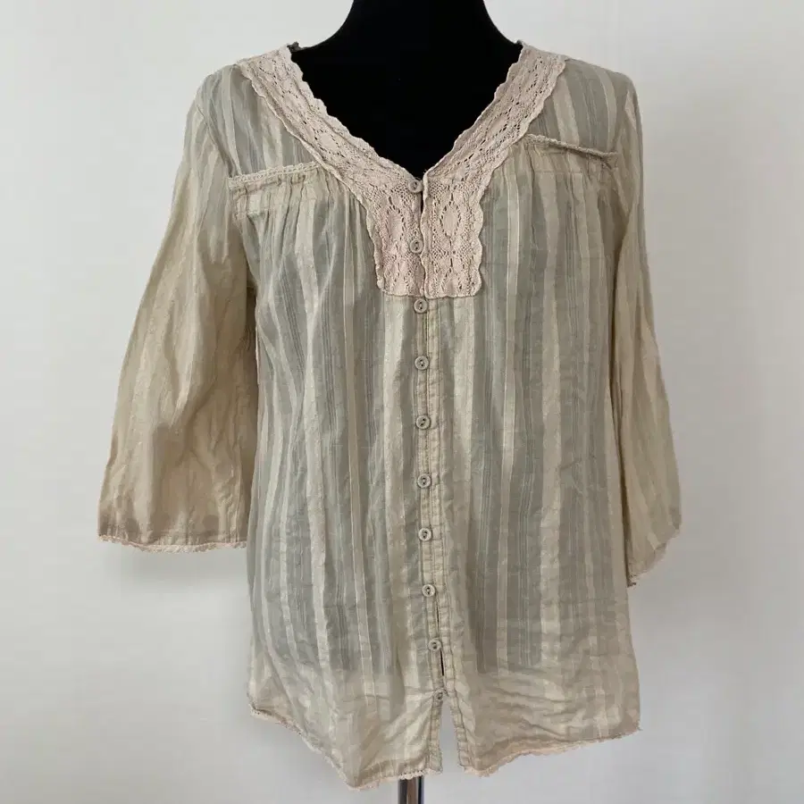카키 블라우스