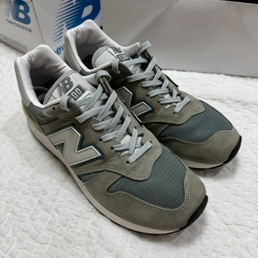 뉴발란스 u1300jp