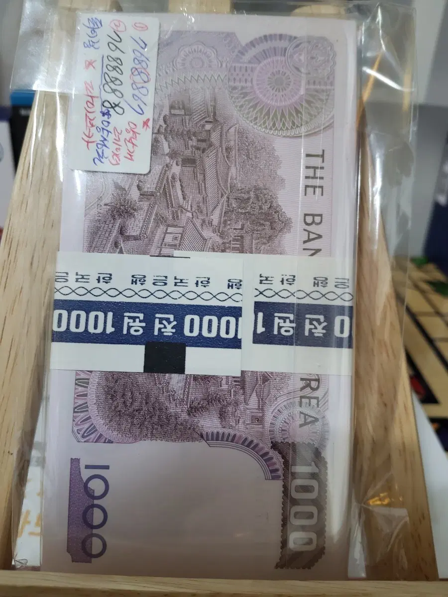 천원권 1000장중 1다발.양날개 레이더.연번 파이브카