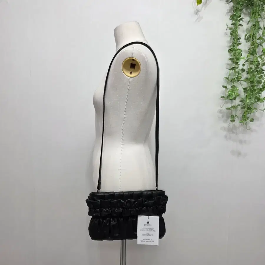 [새상품]콰니 테이트 루시드 백 미니 블랙