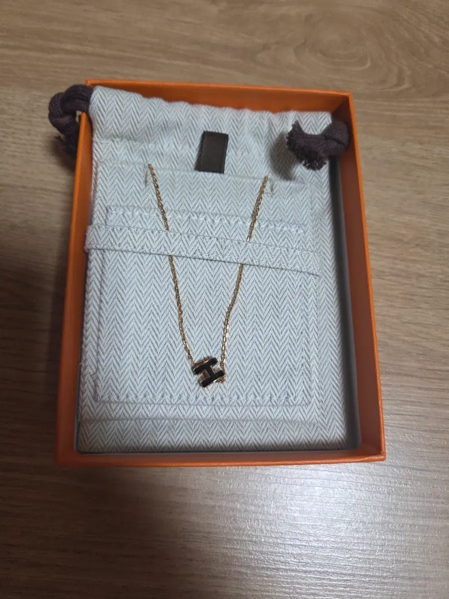 (새상품급) 에르메스 팝아슈 로즈골드 블랙 목걸이
