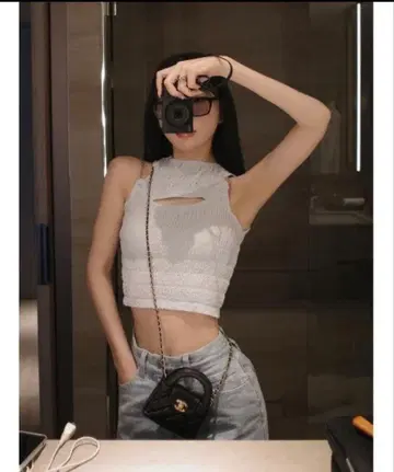 Darich 컷 아웃 셔링 아메슬리 탑 여성용