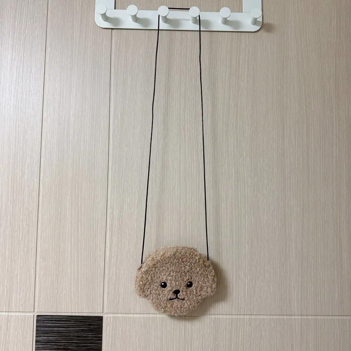 복슬복슬 강아지 얼굴 미니 크로스백 베이지 새상품