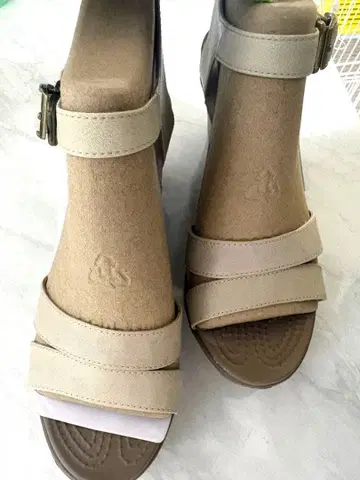 크록스 웨지솔 샌들 베이지 박스 포함