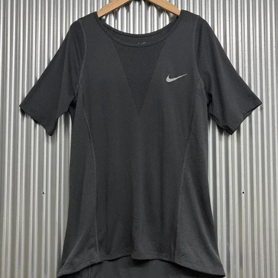 [S] 나이키 NIKE 조널쿨링 메쉬 러닝 반팔티 여성 기능성 티셔츠 차콜 2.5