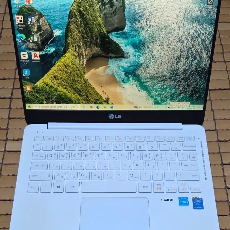 LG 그램 13z940-lt10k 입니다.