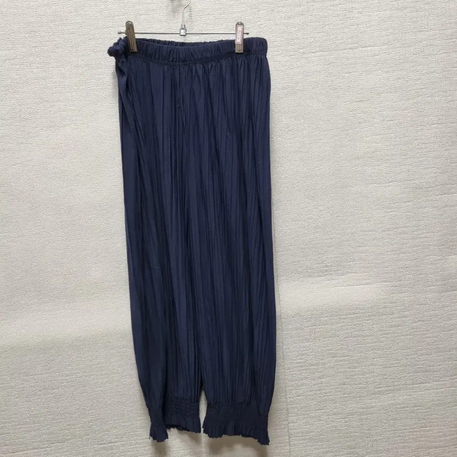 a176 플리츠 바지