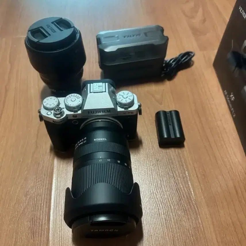 후지필름 X-T5 카메라 + 탐론 17-70mm, 빌트록스 56mm 렌즈 일괄판매