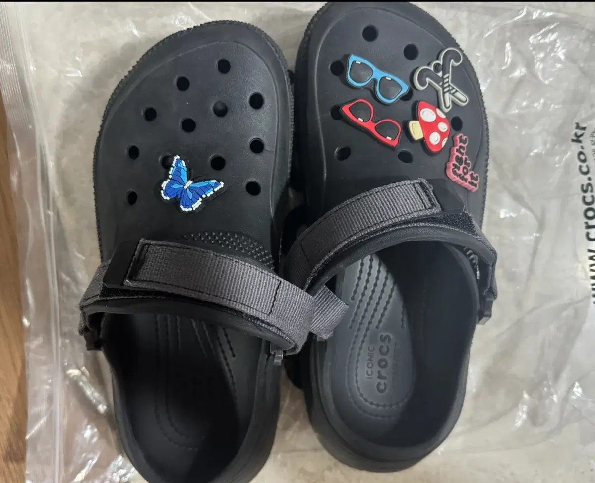 크록스 플랫폼 샌들 블랙