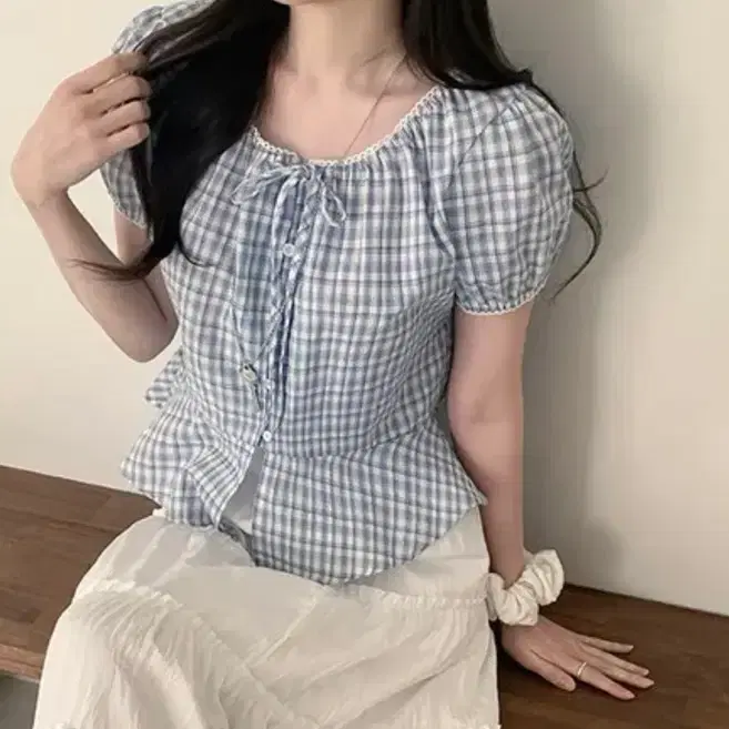 체크 프릴 반팔 블라우스