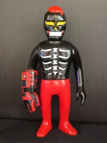 SKULL TOYS PUNKDRUNKERS GUY-2 블랙 성형/빨간 바지/옐로우 컬러 눈