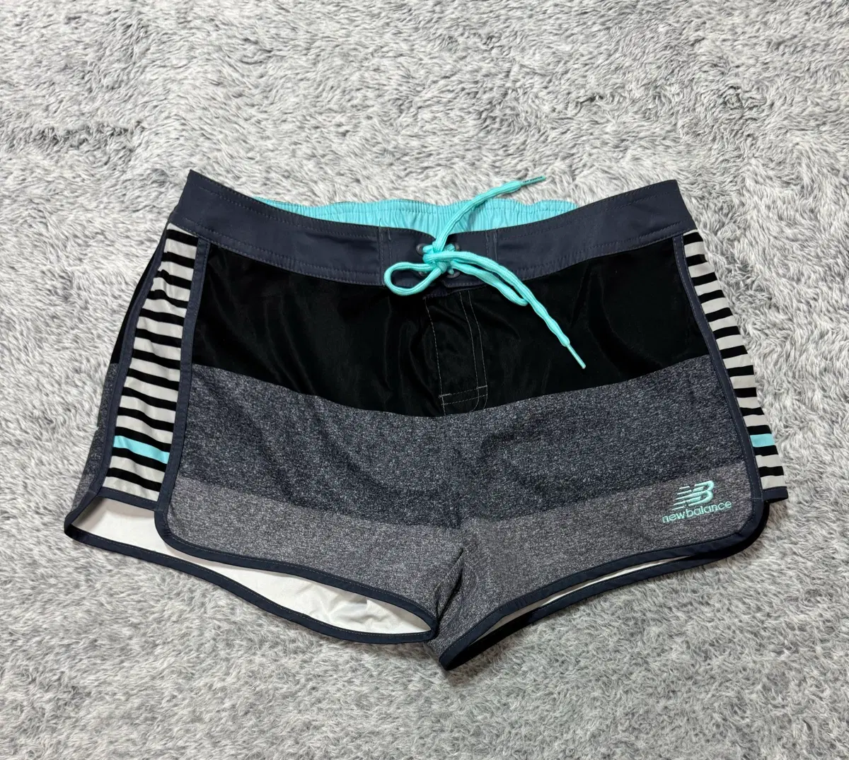 뉴발란스 여성용 숏팬츠 서퍼 수영 팬츠(M)