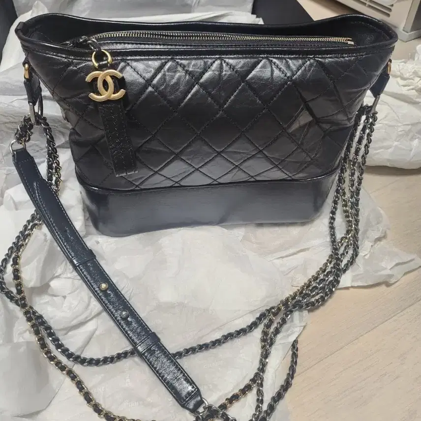 샤넬 가브리엘 호보백 블랙 금장 사진 1