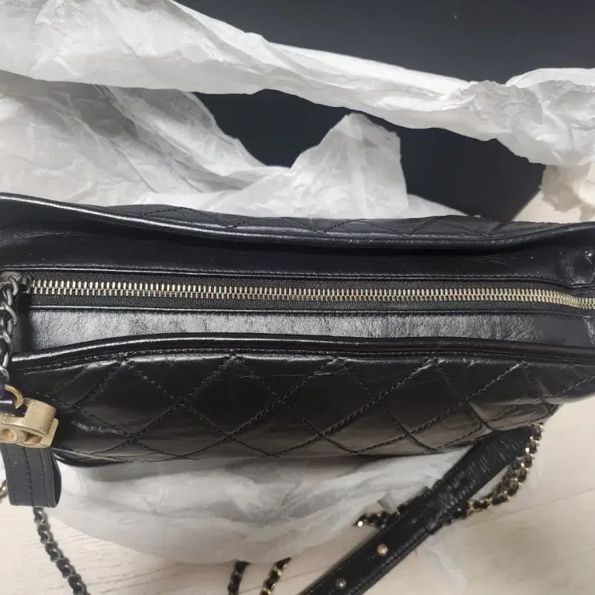 샤넬 가브리엘 호보백 블랙 금장 사진 6