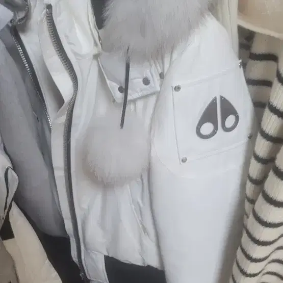 데비봄버 무스너클 숏패딩