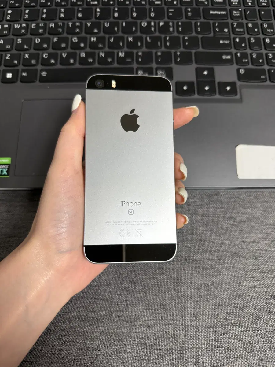 I98 s급 아이폰SE1 32기가 무음