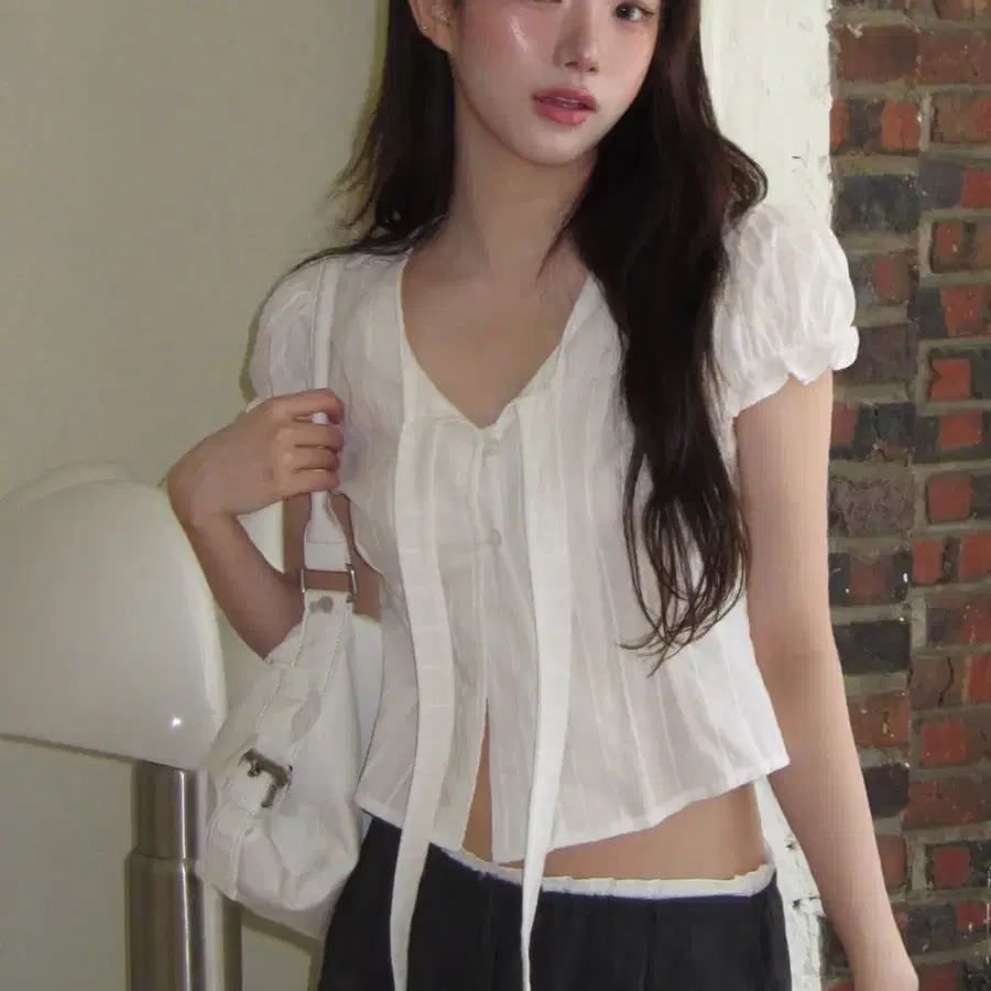 타이 크롭 블라우스