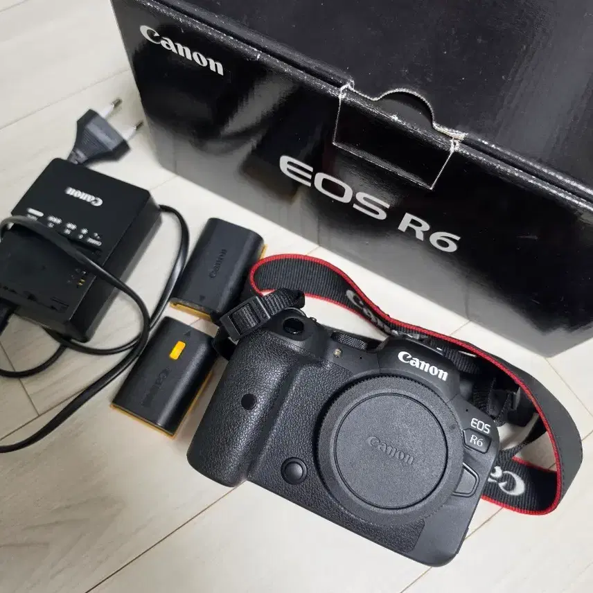 캐논 EOS R6 카메라 본체 + 배터리 2개 + 충전기