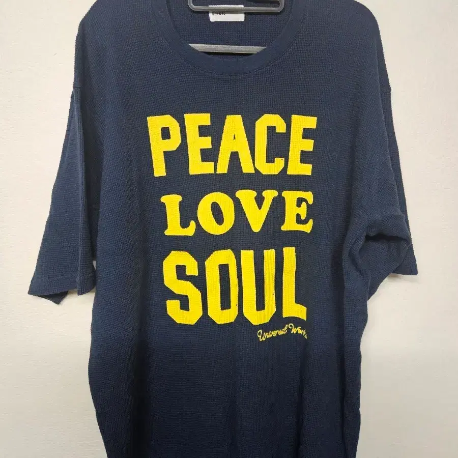 유니버셜 웍스 Peace Love Soul 반팔티 L