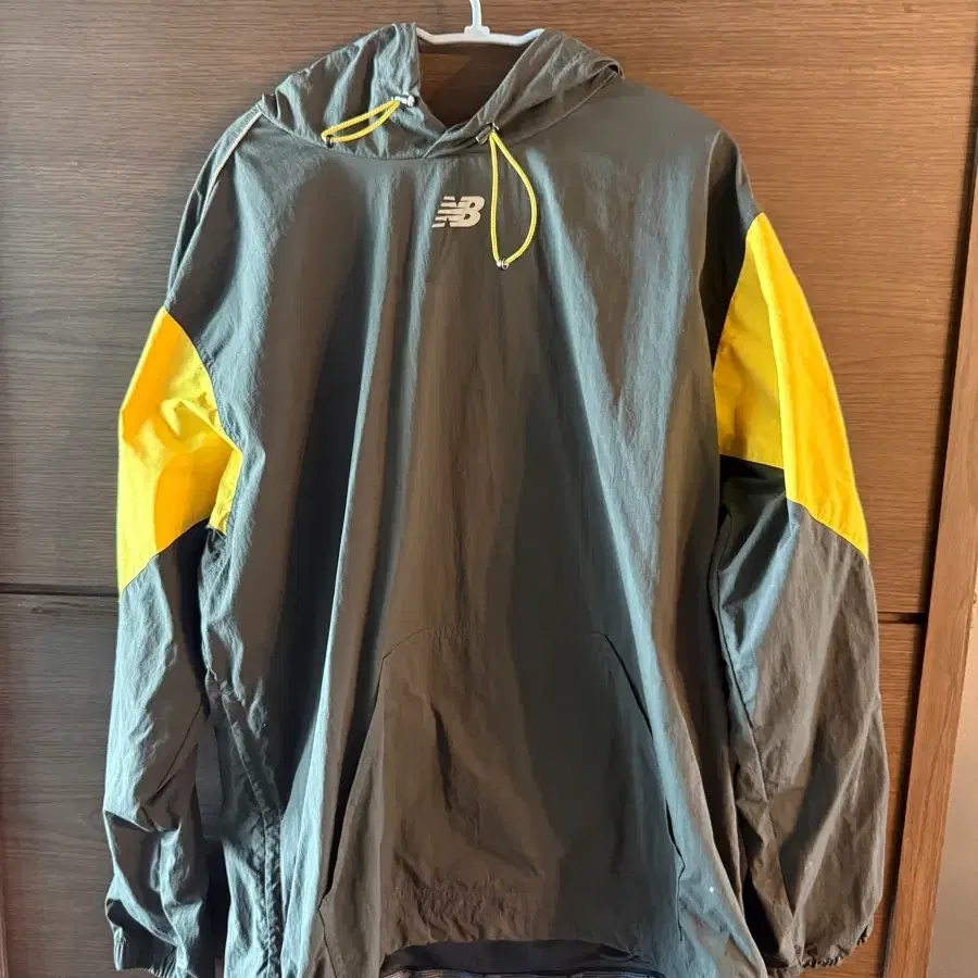 뉴발란스 우븐 후드 바람막이 웜업 아노락 m size 중고