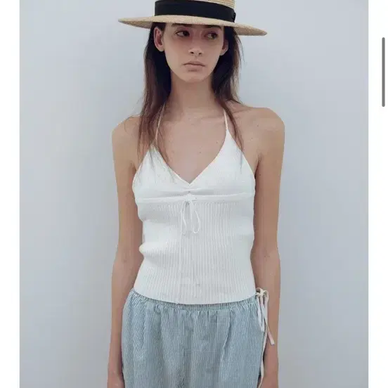 유라고 riley halter neck knit top (1회착용)