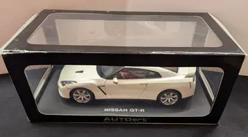 AUTOart 1/18 MILLENNIUM 닛산 GT-R 화이트 펄 77387