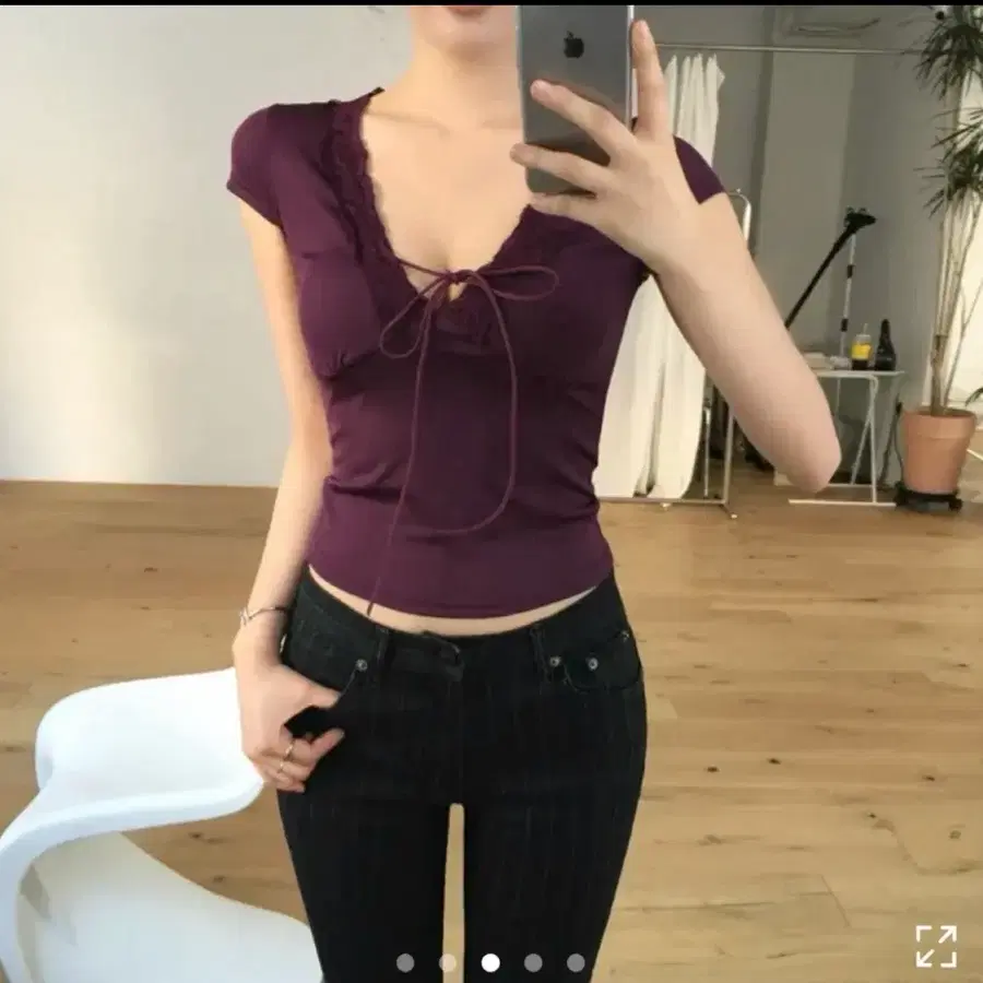 에이블리 레이스 넥 반팔 티 휴가룩