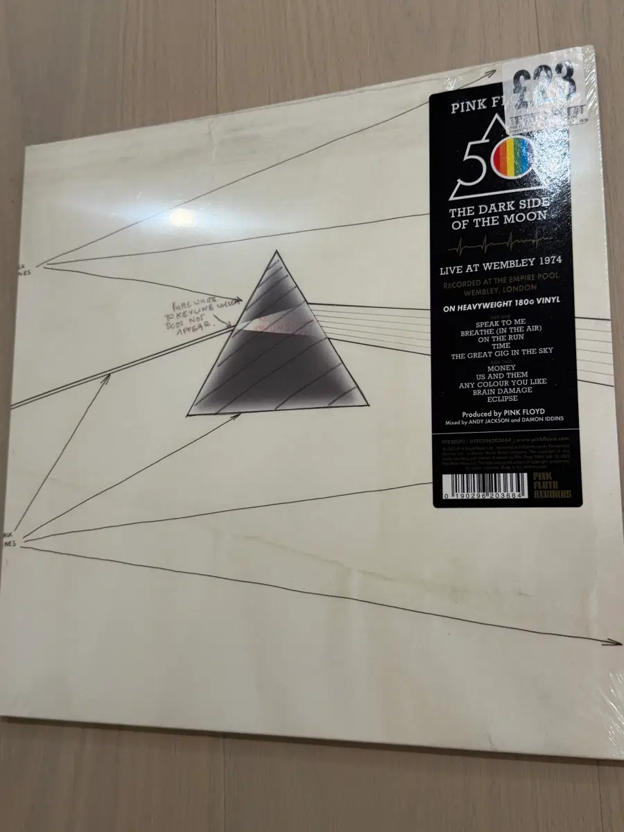 핑크 플로이드의 명반 The Dark Side Of The Moon 50주년을 기념해 발매된 웸블리 1974 라이브 LP
