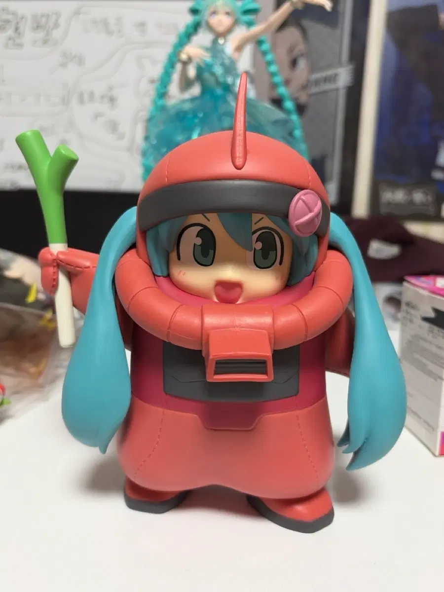 건담 미쿠 피규어