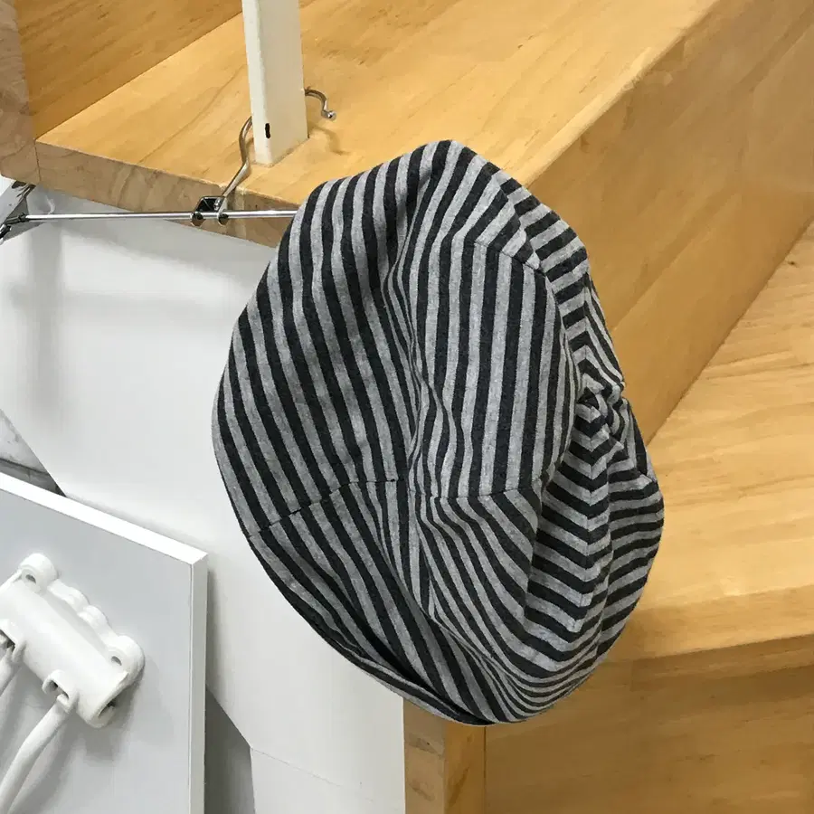 노매뉴얼 NOMANUAL 비니 NM STRIPE BEANIE - GRAY
