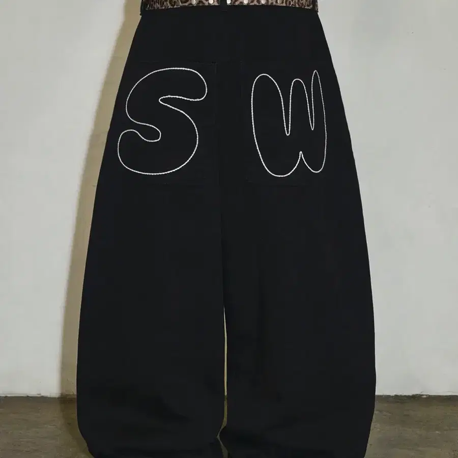 백 포켓 SW 스티치 코튼 팬츠 블랙