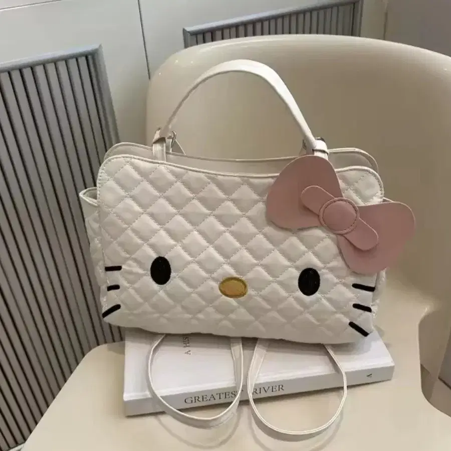 헬로키티 퀼팅 백팩 아이보리 새상품