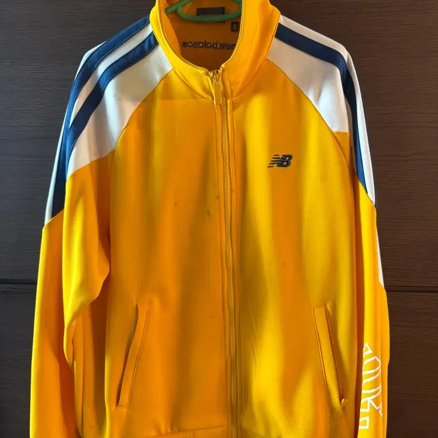 뉴발란스 UNI 트렉클럽 라인자켓 m size 중고
