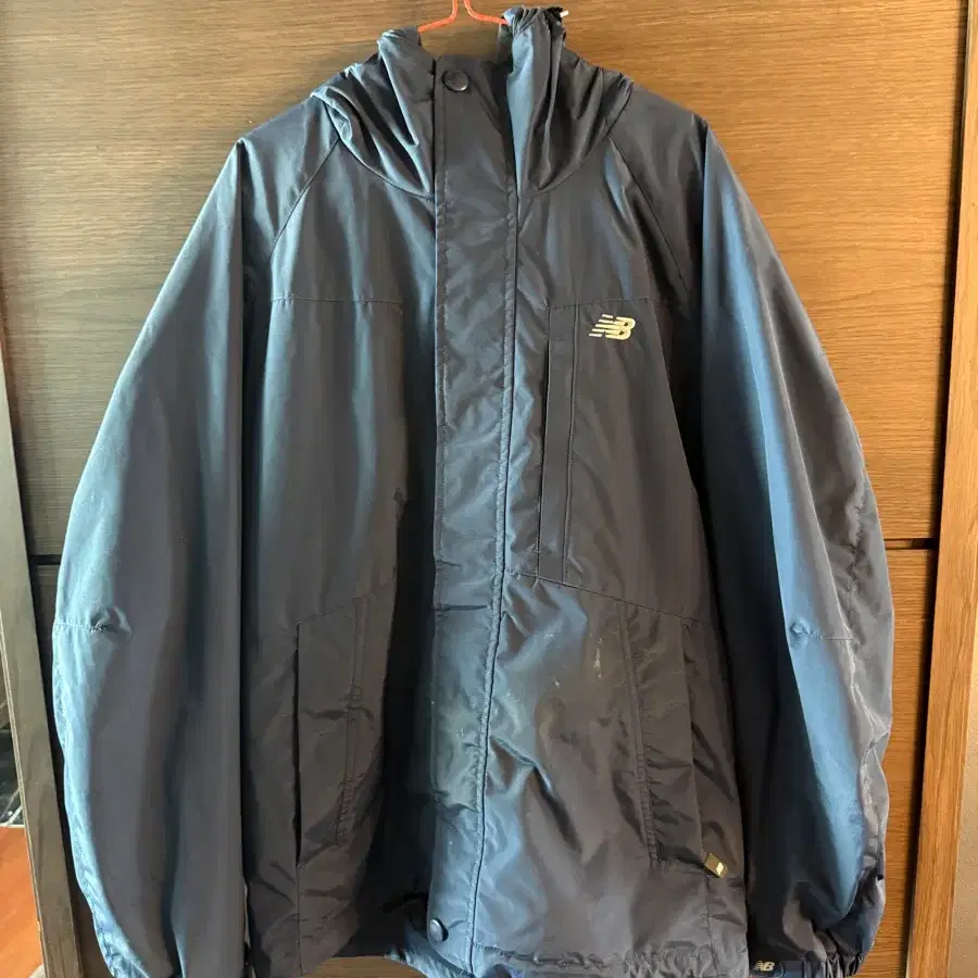 뉴발란스 바람막이 네이비 m size 중고