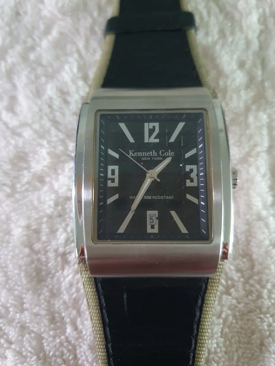 A69) Kenneth Cole 사각형 블랙 시계