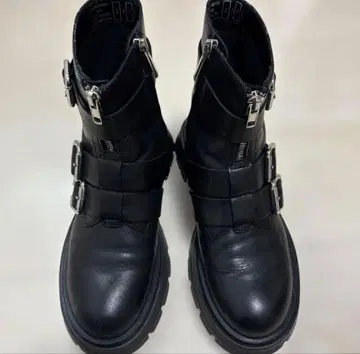 ZARA 부츠